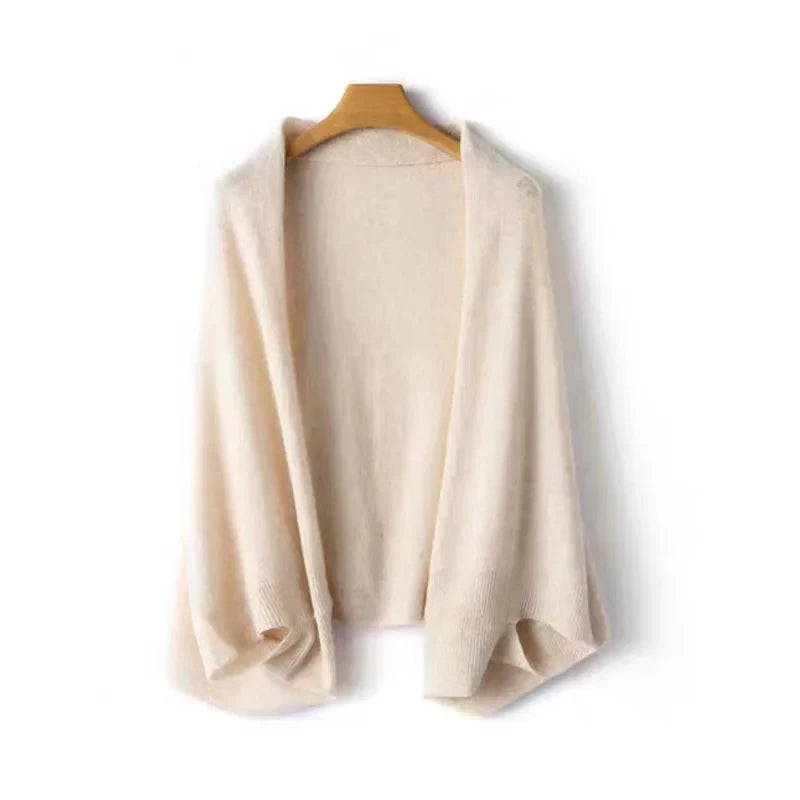 Multifunctional Shawl – Stylishly Wearable as a Cardigan or Wrap