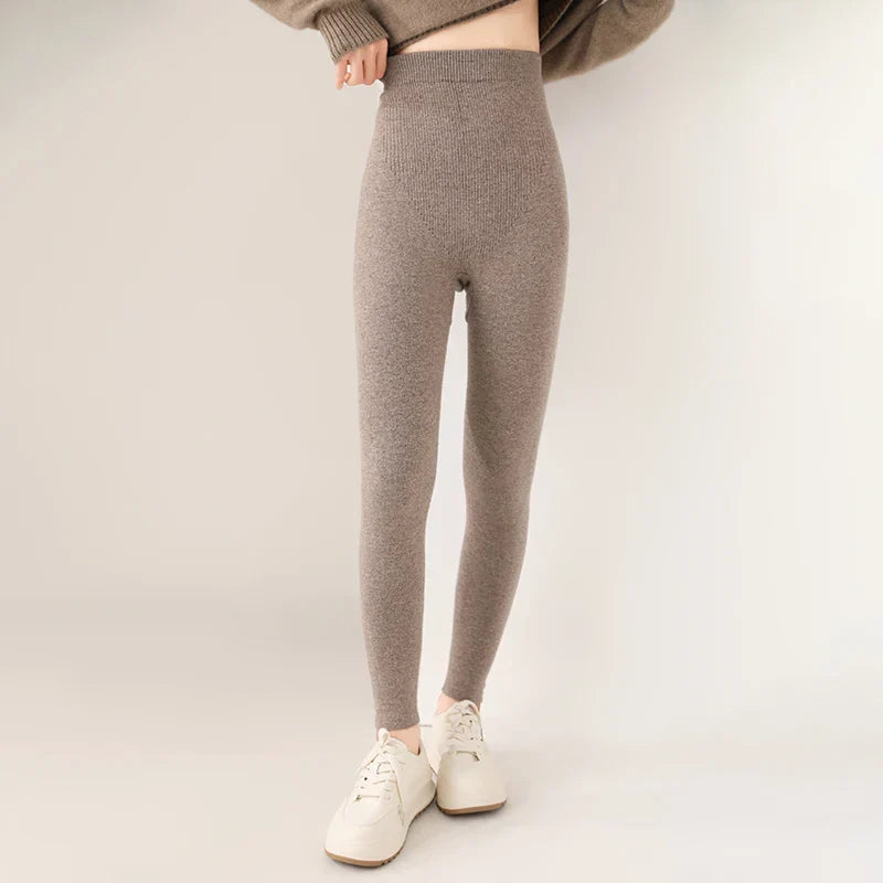 Knitted Cashmere Leggings with High Waist – Fine Knit Ladies' Leggings in Neutral Shade