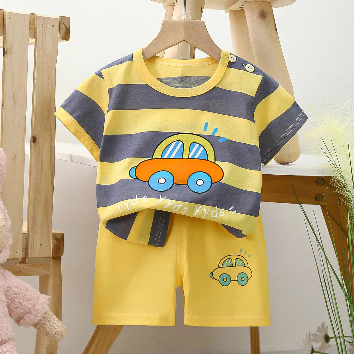 Summer Set for Kids – Cartoon T-shirt and Shorts with Mickey Mouse Print