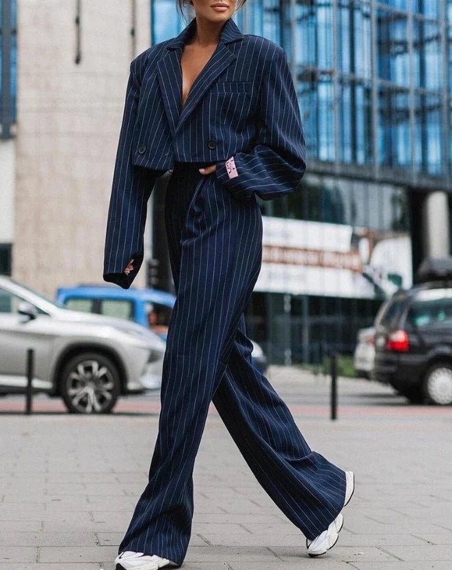 Elegant Striped Women's Suit – Chic and Comfortable