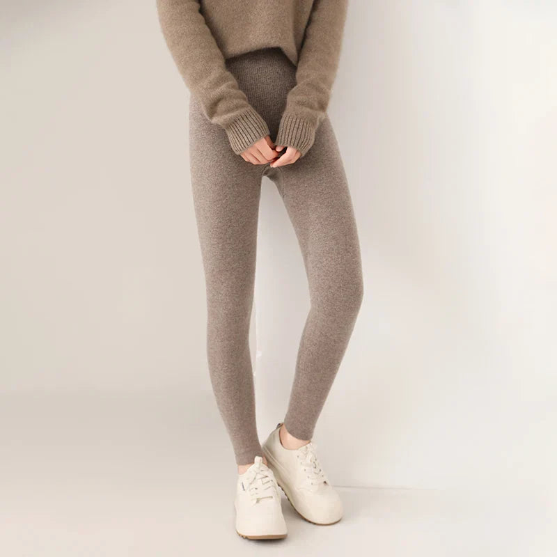 Knitted Cashmere Leggings with High Waist – Fine Knit Ladies' Leggings in Neutral Shade
