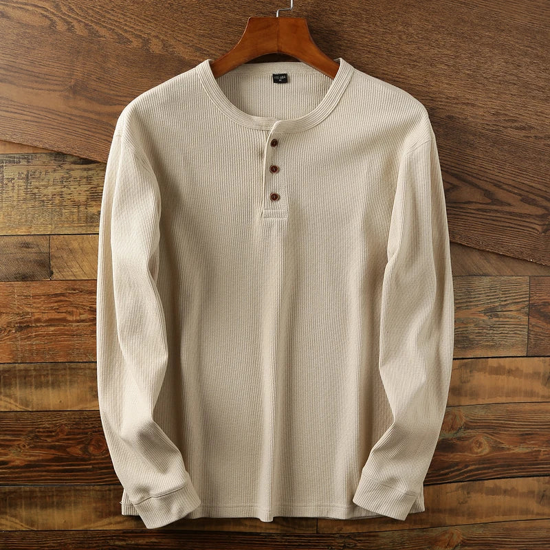 Minimalist Henley with Waffle Structure – Breathable, Comfortable and Smart