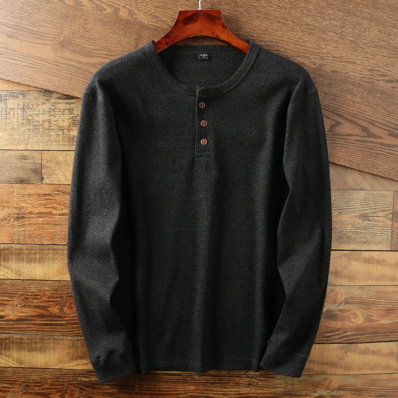Minimalist Henley with Waffle Structure – Breathable, Comfortable and Smart