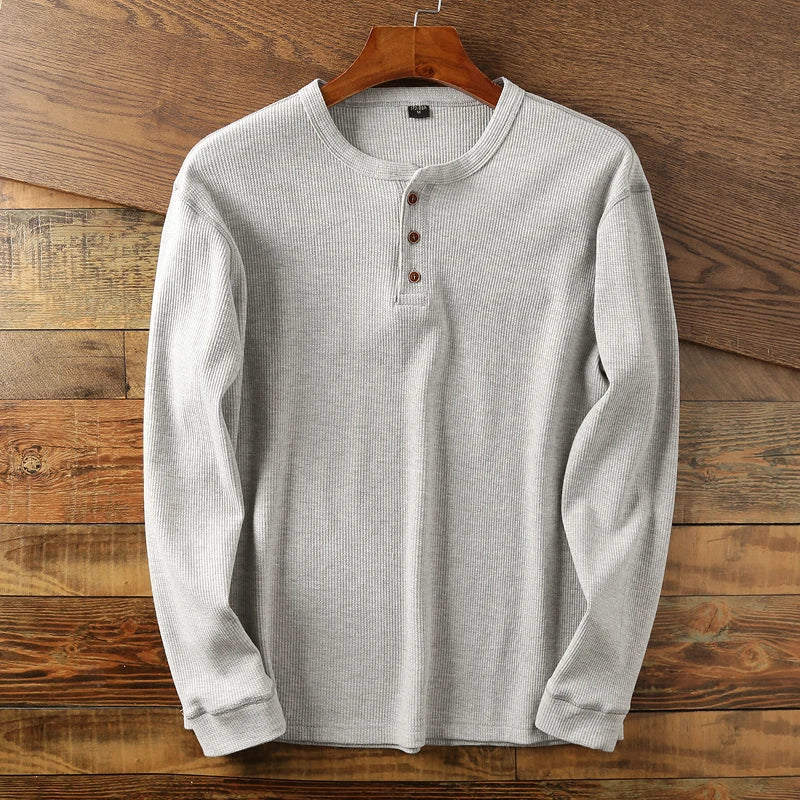 Minimalist Henley with Waffle Structure – Breathable, Comfortable and Smart