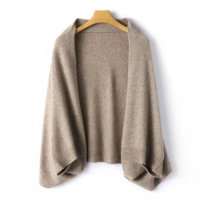 Multifunctional Shawl – Stylishly Wearable as a Cardigan or Wrap