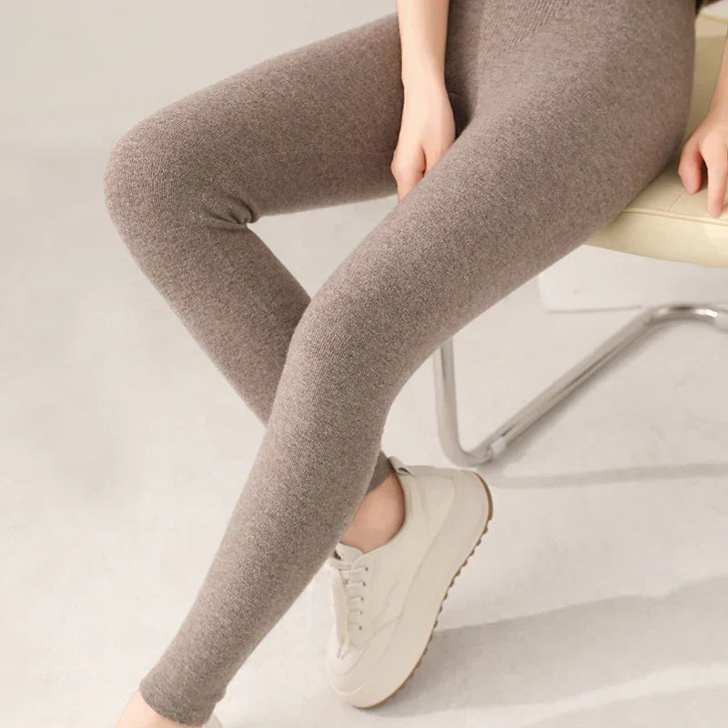 Knitted Cashmere Leggings with High Waist – Fine Knit Ladies' Leggings in Neutral Shade