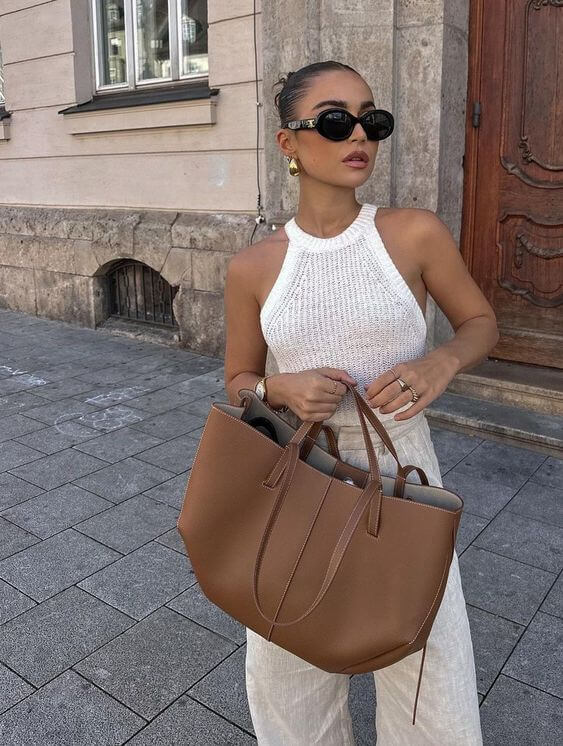 Elegance Tote – Luxe Women's Handbag with Ample Storage Options