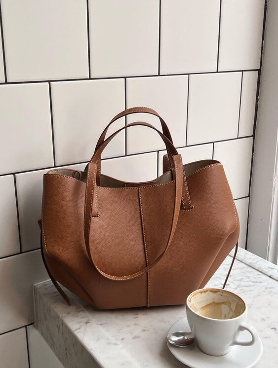 Elegance Tote – Luxe Women's Handbag with Ample Storage Options
