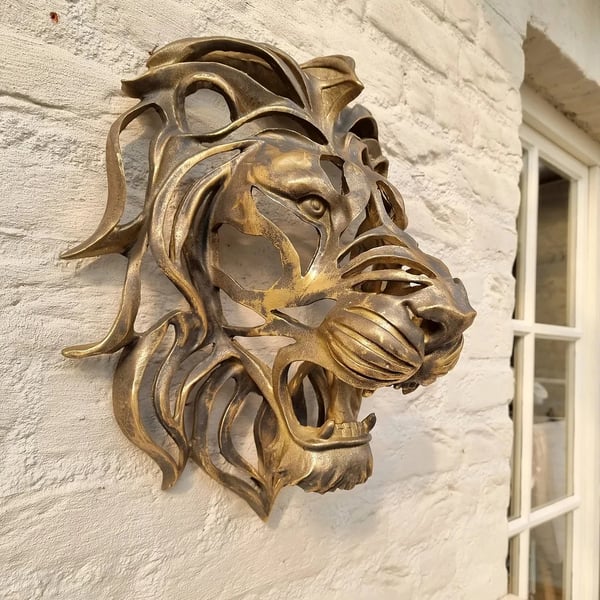 Metal Lion Head Wall Decoration - Elegant and Strong