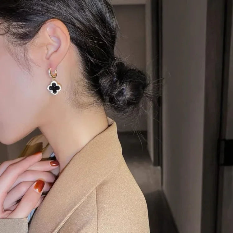Lucky Clover Leaf Earrings – Elegant and Timeless