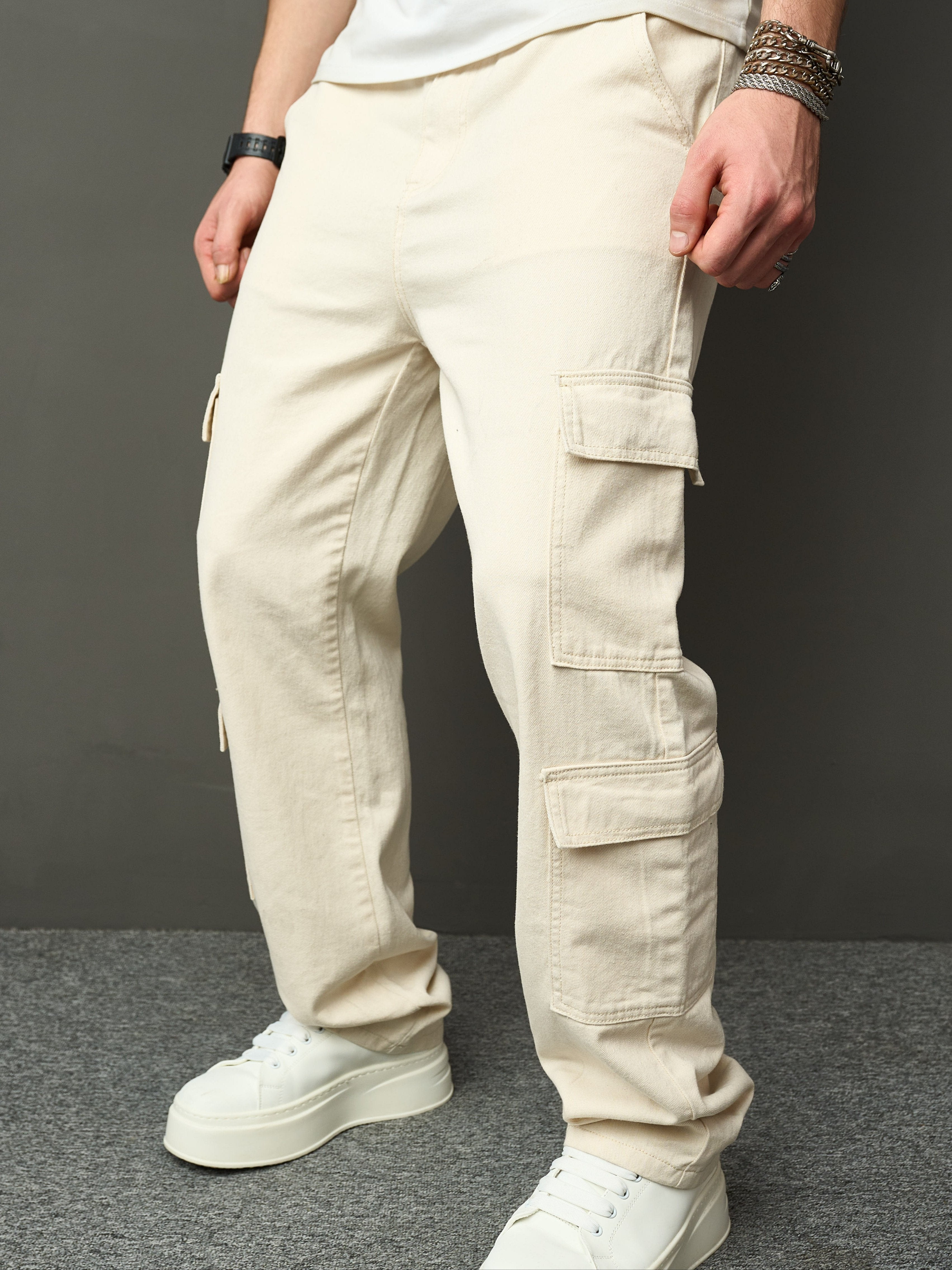 Loose-Fitting Beige Denim Jeans – Practical and Comfortable for Every Day