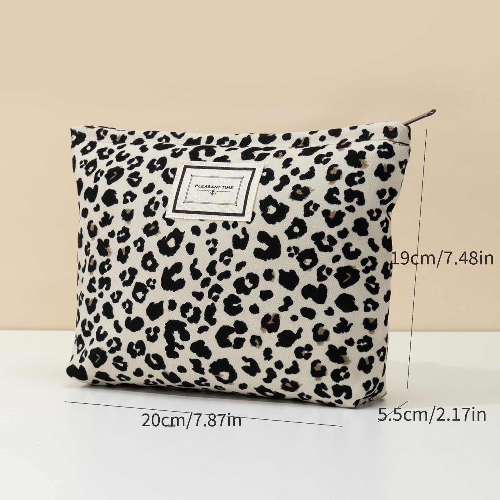 Chic Leopard Makeup Bag – Compact and Functional