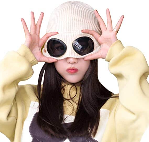 Knitted Winter Beanie with Glasses Lens – Warm Unisex Beanie for Cold and Windy Days