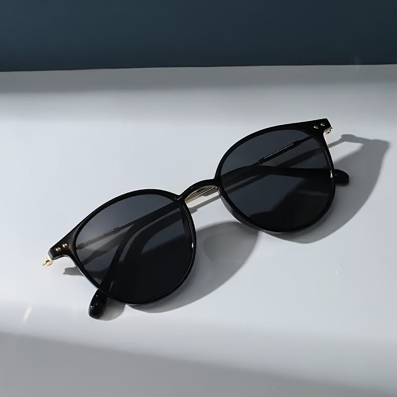Stylish Sunglasses for Women – Elegant Metal and Plastic Combination for Sunny Days
