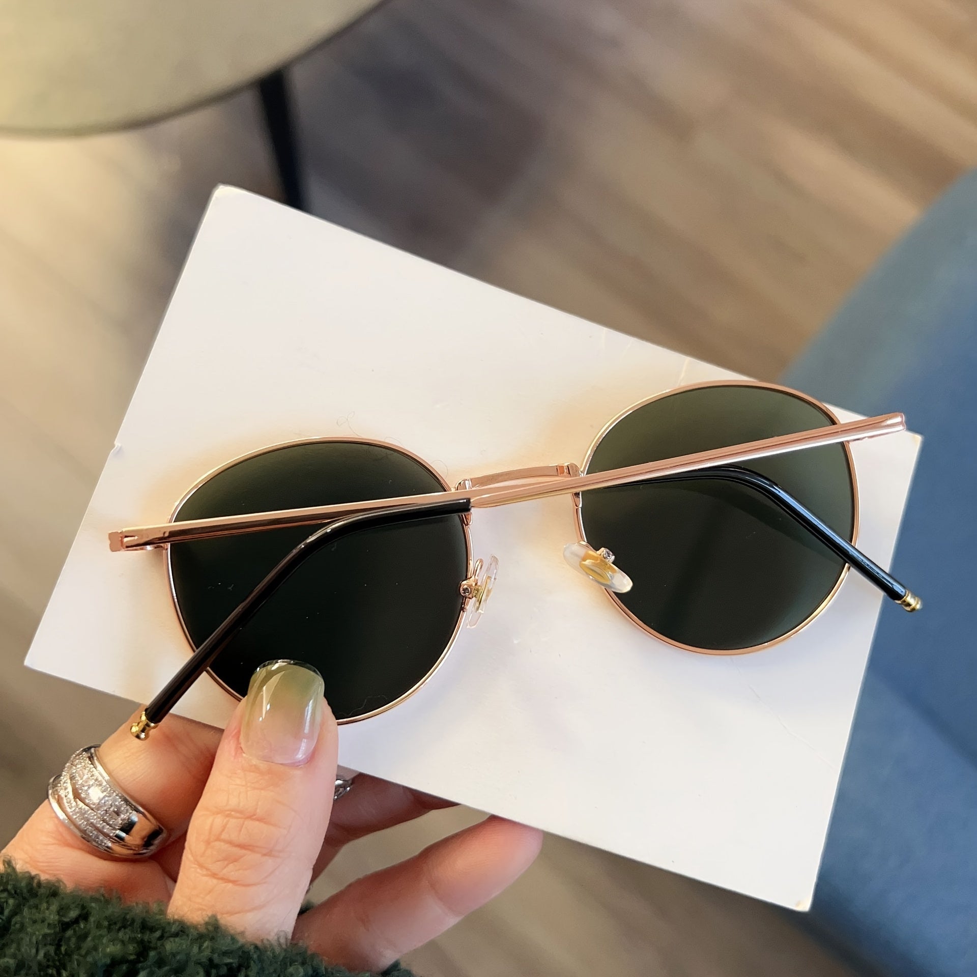 Vintage Round Sunglasses for Women – Retro Design with Metal and Plastic for Any Occasion