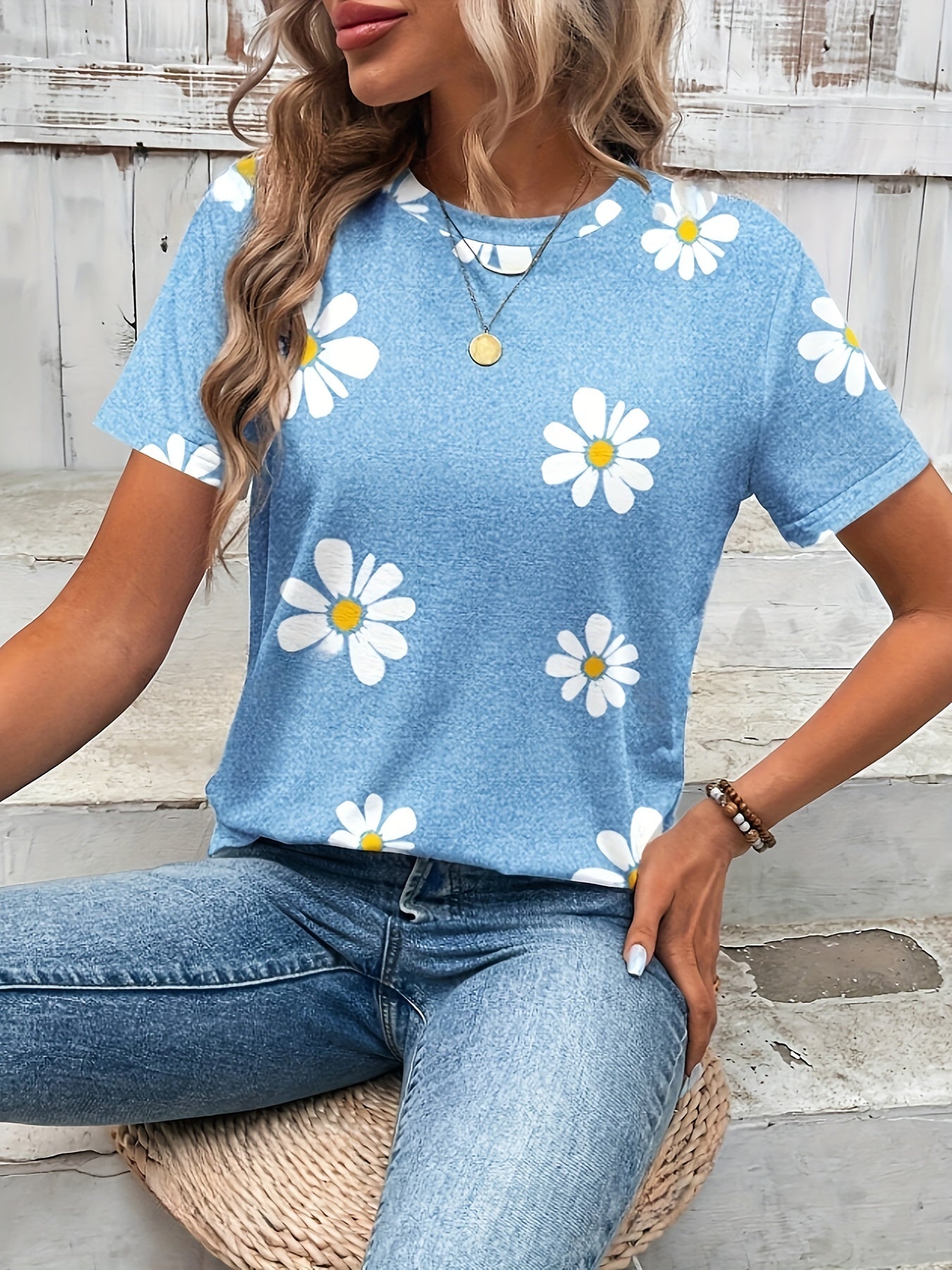 Daisy Floral Print Crewneck T-Shirt – Casual and Breathable for Spring and Summer