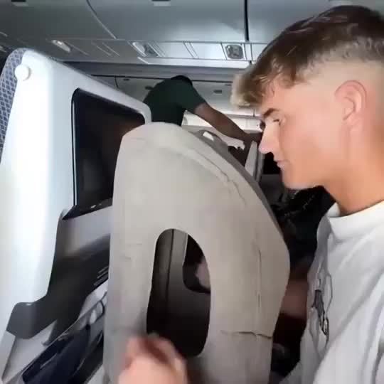 Inflatable Travel Neck Pillow with Heart Cut-Out – Compact and Washable