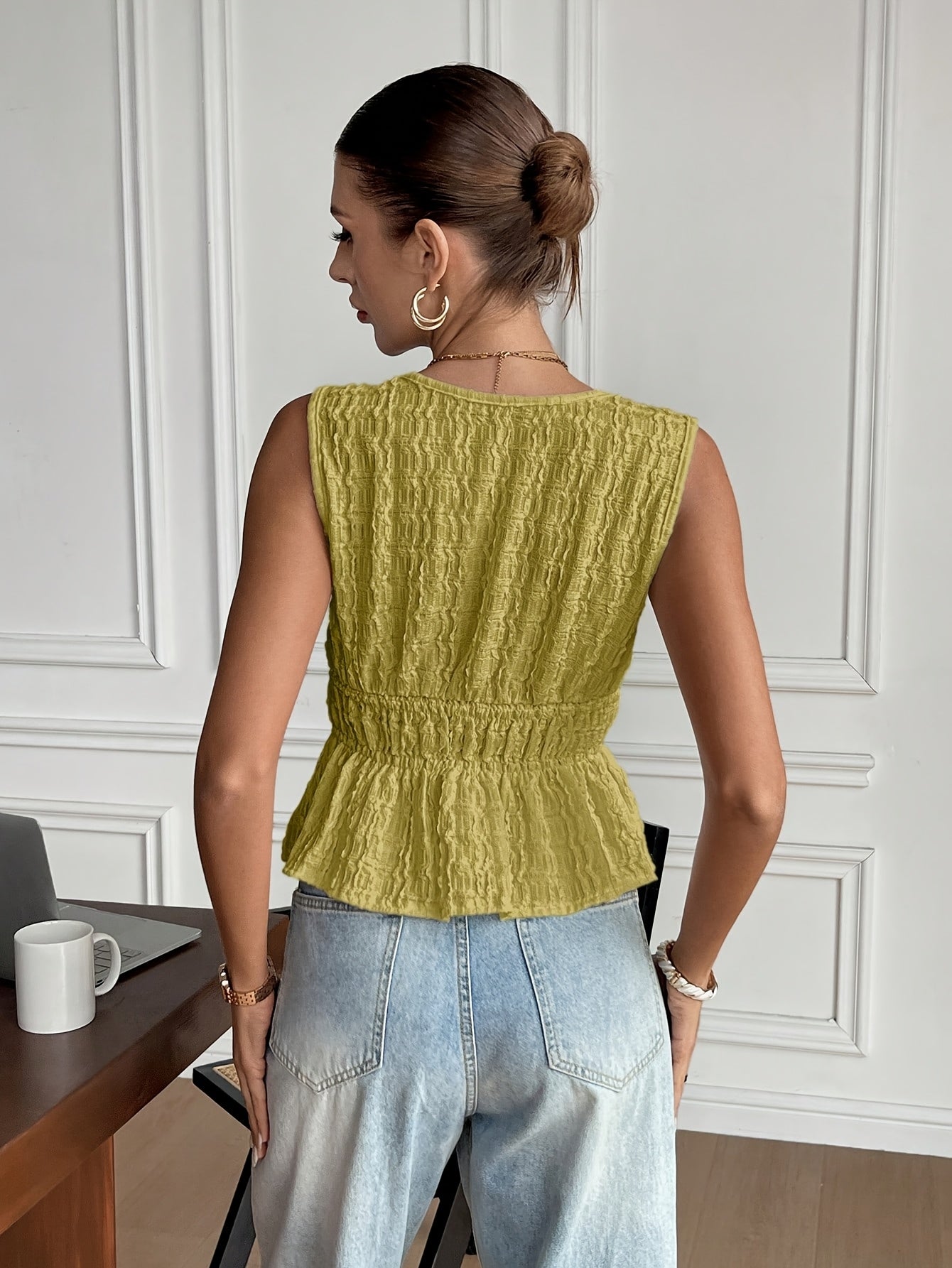 Ladies Casual Elegant Sleeveless Blouse – French Stylish with V-Neck and Ruffles