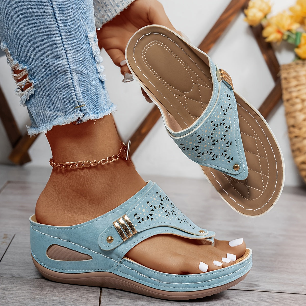 Fashion-Conscious Women's Flip-Flops – With Low Heel and Open Toe