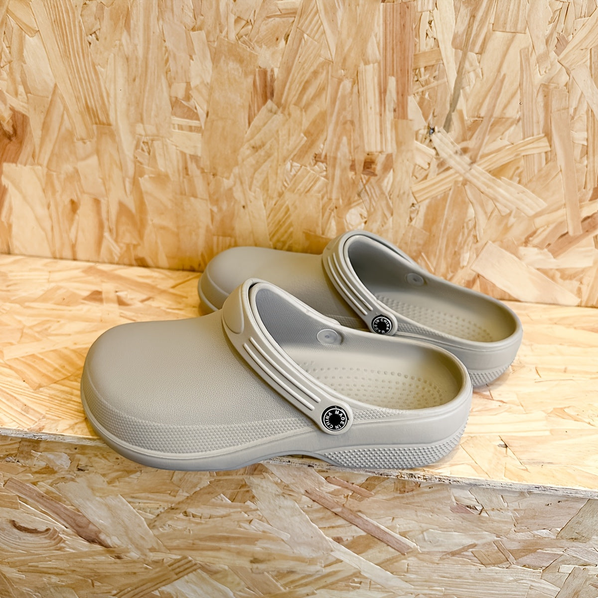 Non-slip Garden and Work Clogs for Men – Comfortable Slip-ons for Every Season