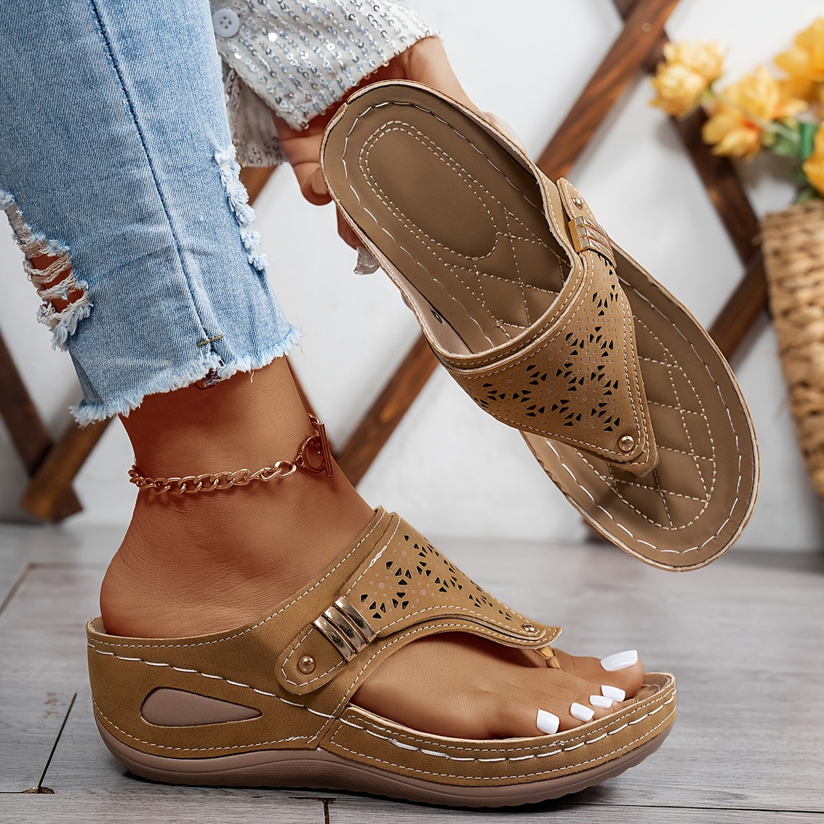 Fashion-Conscious Women's Flip-Flops – With Low Heel and Open Toe