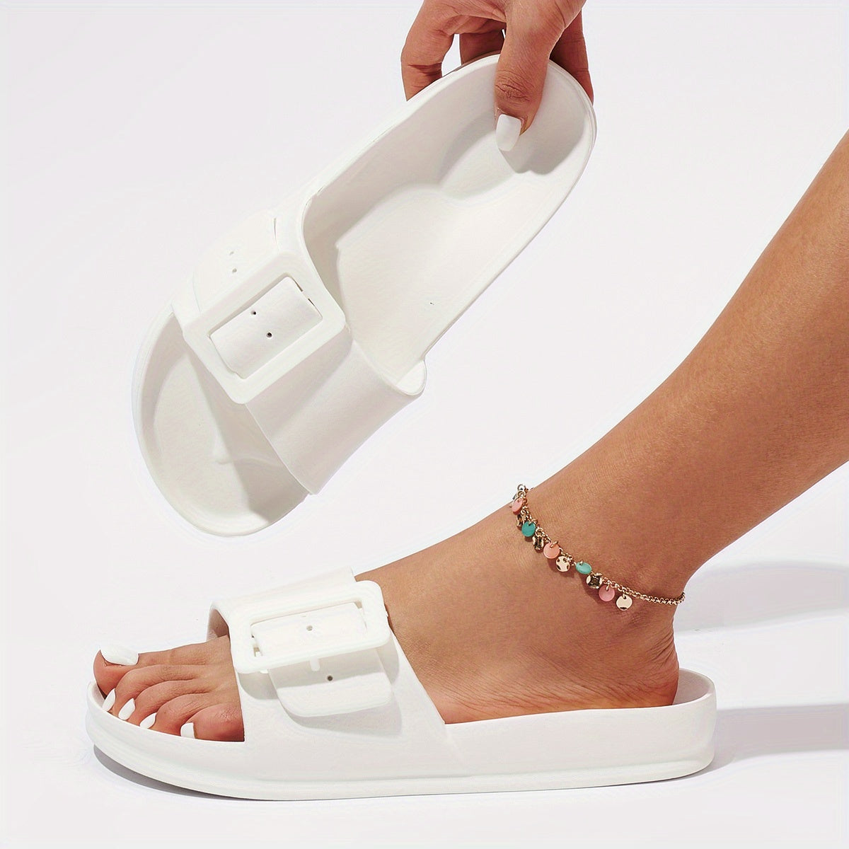 Comfortable Women's Slippers with Buckle – Light & Adjustable for Indoor and Outdoor Use