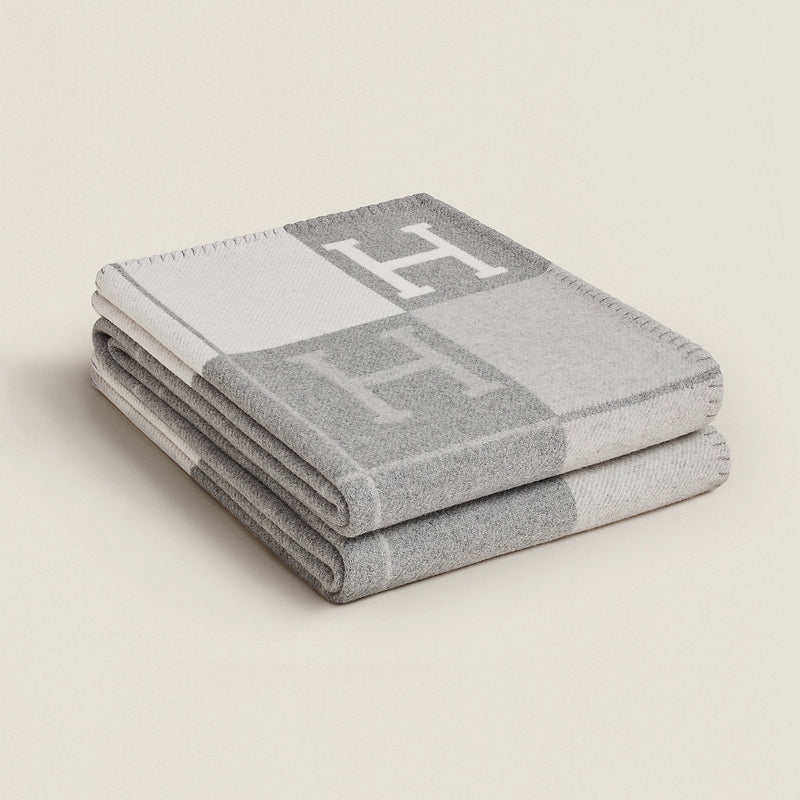 Luxe Wool-Cashmere Blanket – Elegant Warmth and Comfort