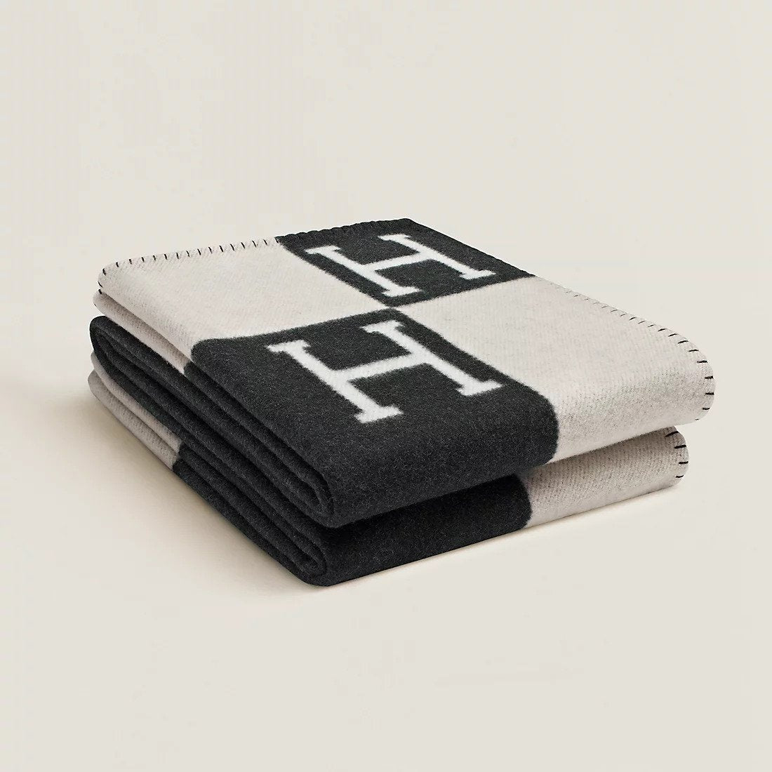 Luxe Wool-Cashmere Blanket – Elegant Warmth and Comfort