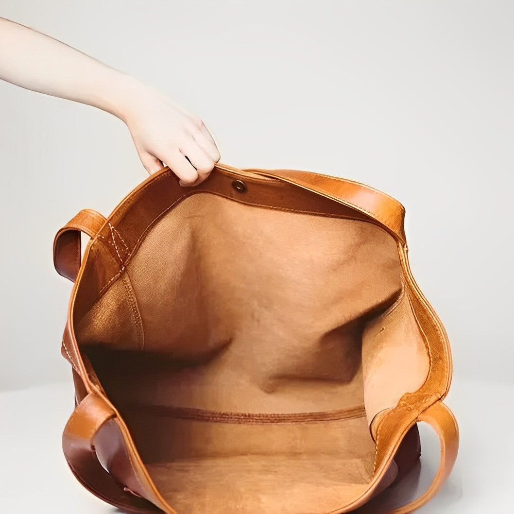 Olivia Luxe Tote Bag – For an Elegant and Practical Look