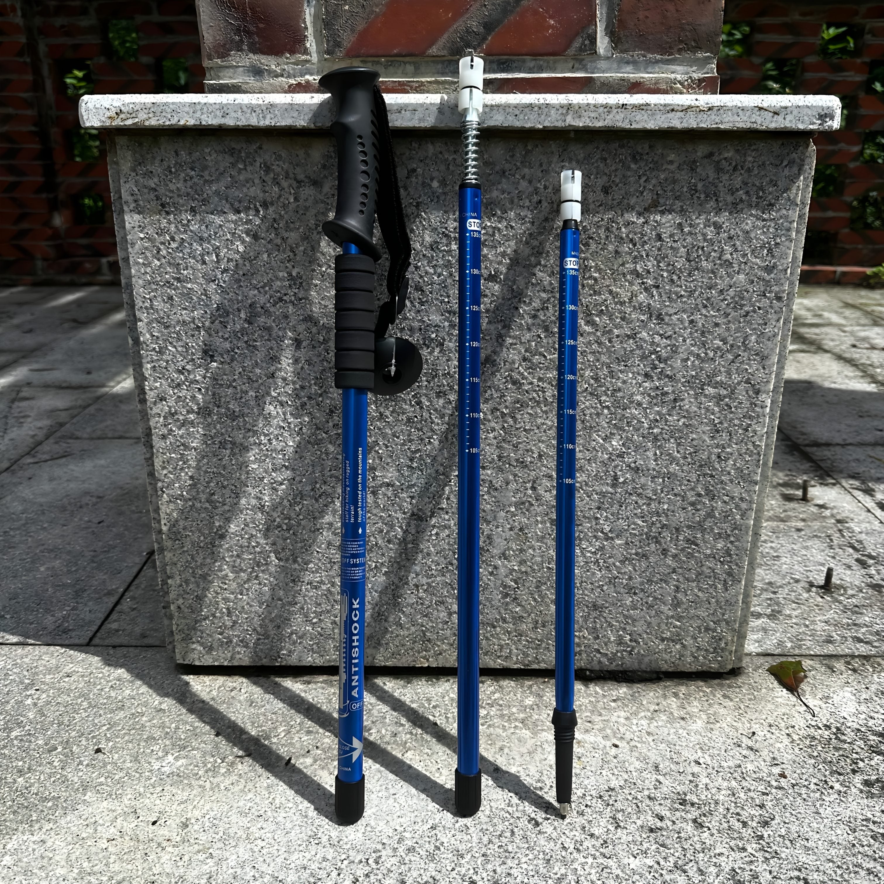 Lightweight Aluminum Trekking Poles – Adjustable and Shock-Absorbing for Adventurous Hikers