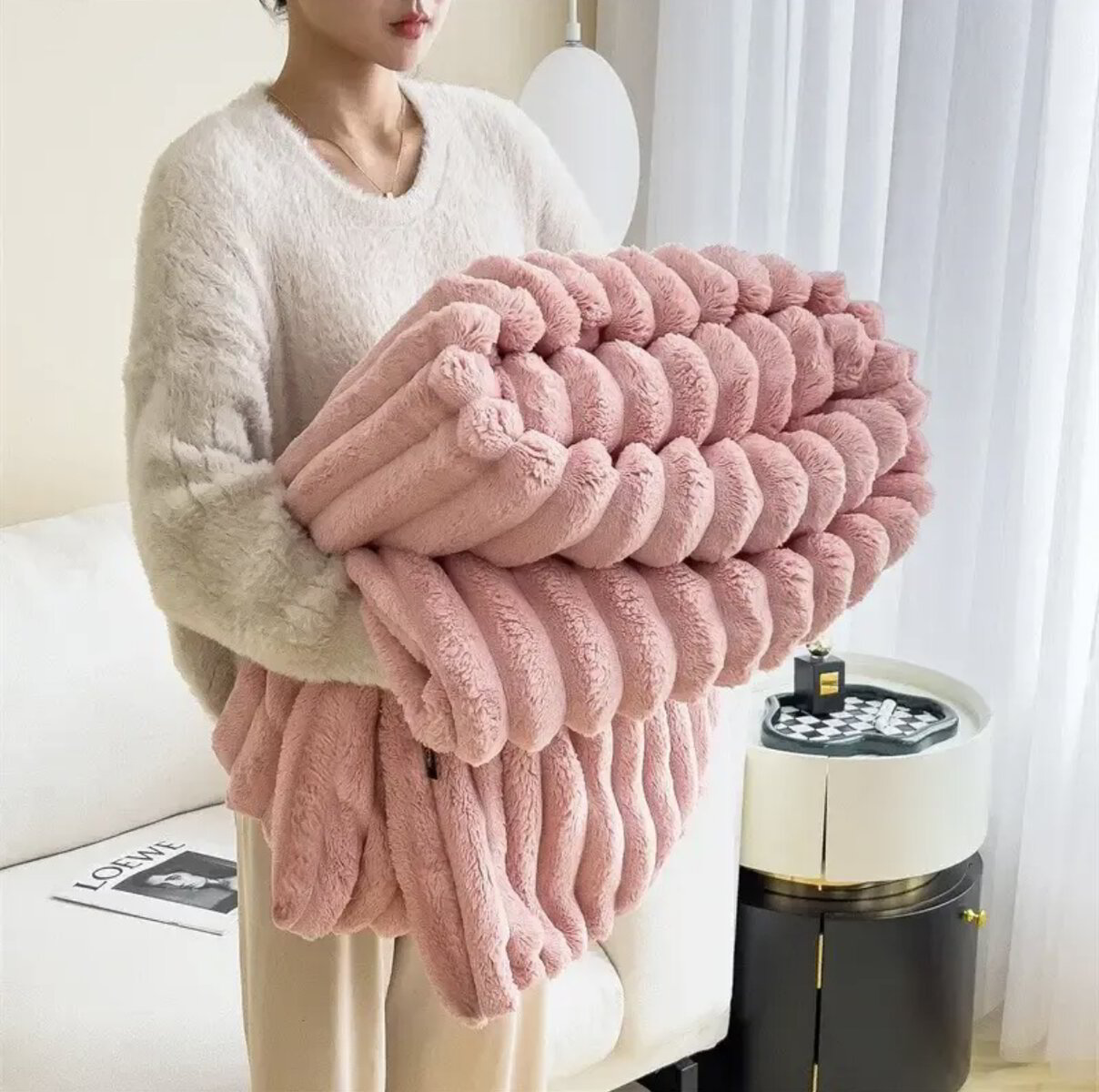 CozyCloud Luxury Blanket – Soft, Warm, and Stylish