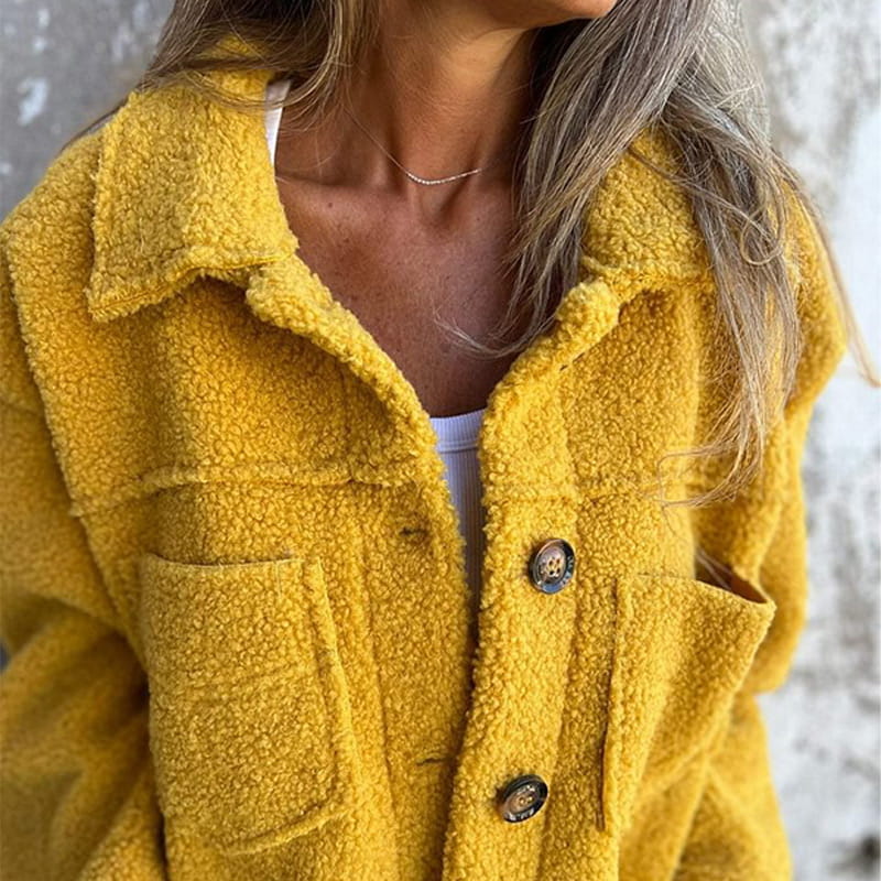 Sanne's Cozy Teddy Coat - For Warm and Stylish Days