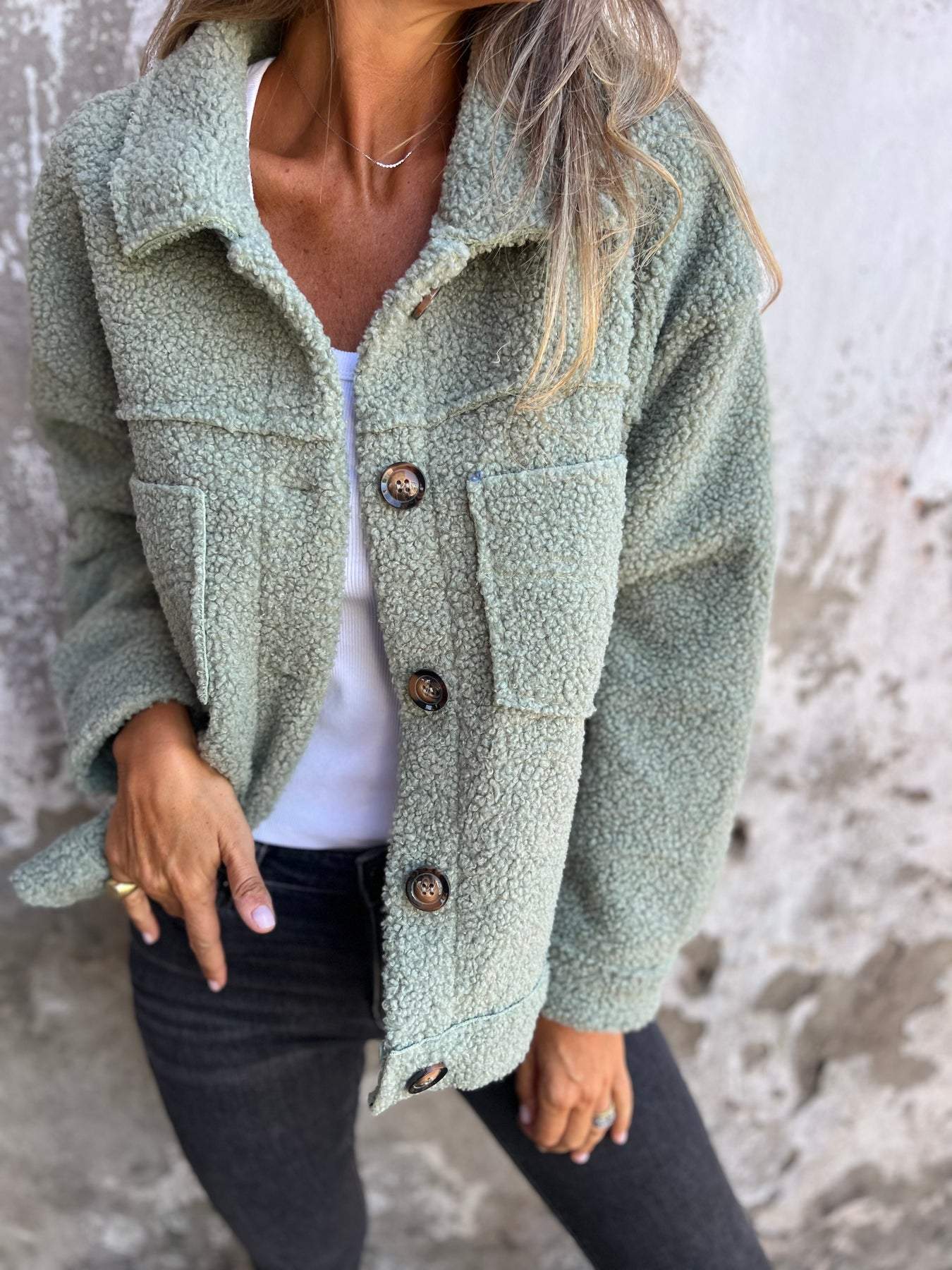 Sanne's Cozy Teddy Coat - For Warm and Stylish Days
