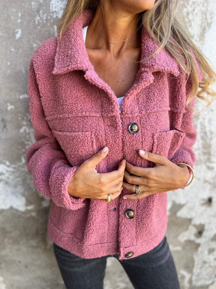 Sanne's Cozy Teddy Coat - For Warm and Stylish Days