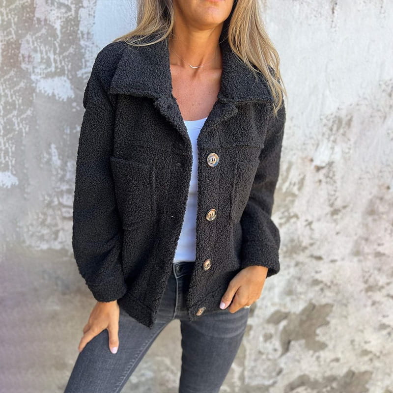 Sanne's Cozy Teddy Coat - For Warm and Stylish Days
