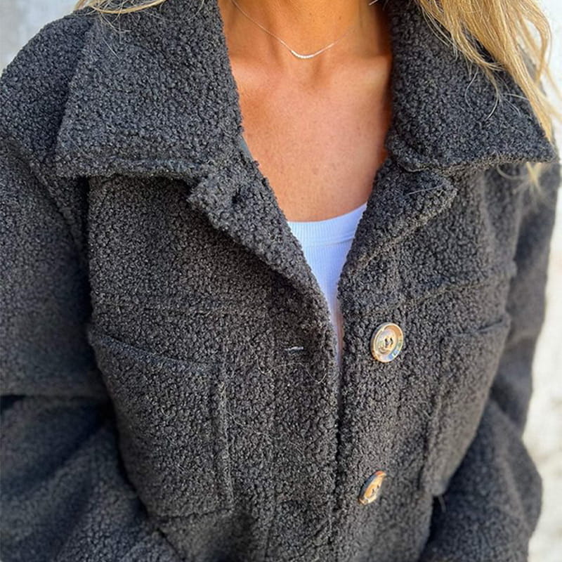 Sanne's Cozy Teddy Coat - For Warm and Stylish Days