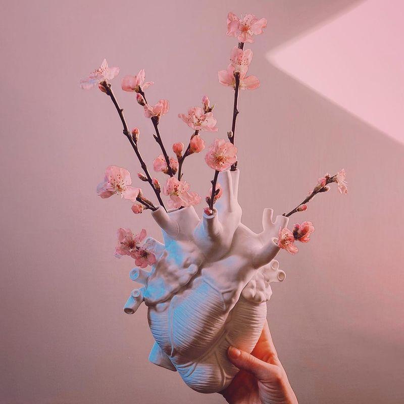 Creative Heart-Shaped Vase – Artistic and Stylish for Any Interior