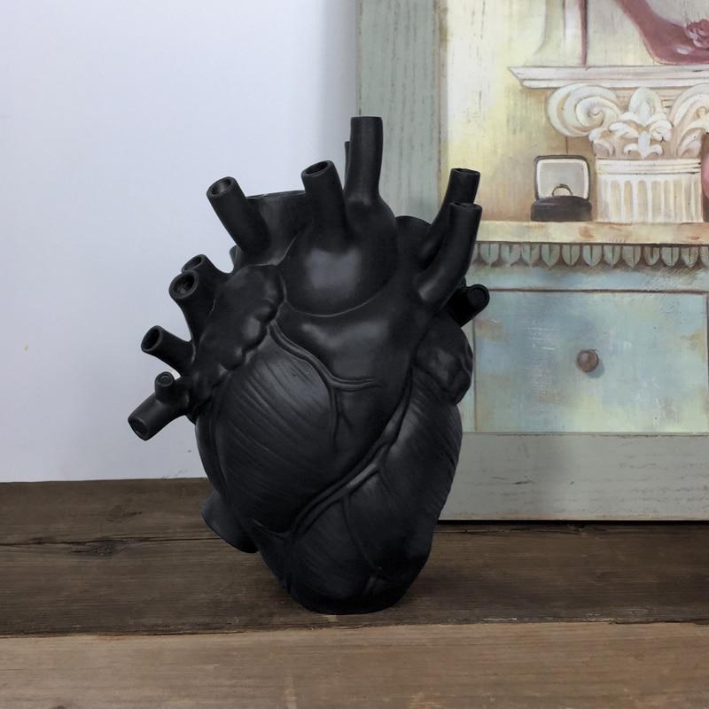 Creative Heart-Shaped Vase – Artistic and Stylish for Any Interior