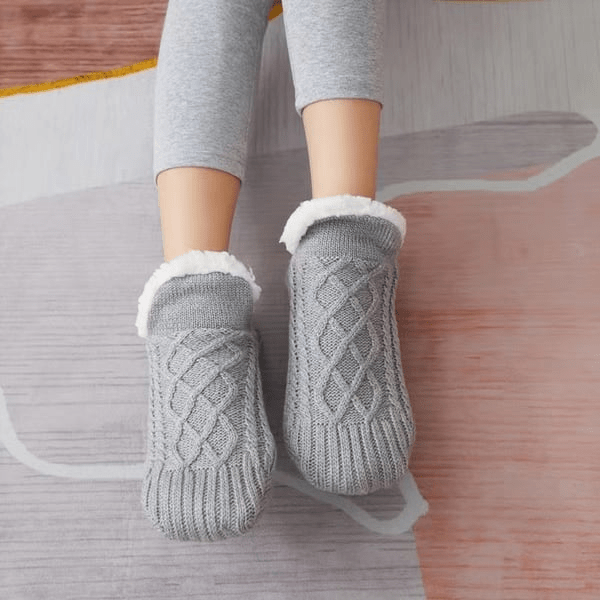 Cozy Cable Knit House Socks - Warmth and Comfort for Home