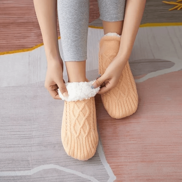 Cozy Cable Knit House Socks - Warmth and Comfort for Home