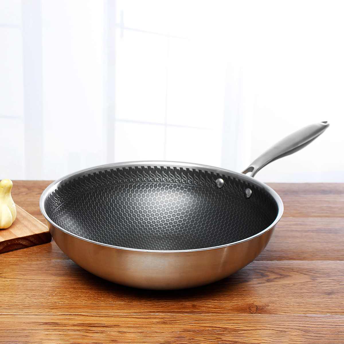 Non-Stick Pan with Honeycomb Design - For a Perfect Cooking Experience
