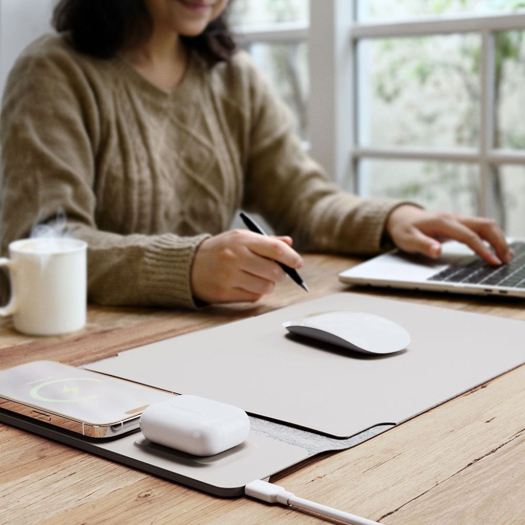 PowerDesk Sleeve – Slim Laptop Case with Wireless Charging Function