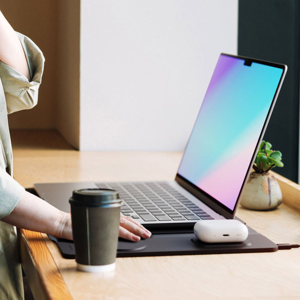 PowerDesk Sleeve – Slim Laptop Case with Wireless Charging Function
