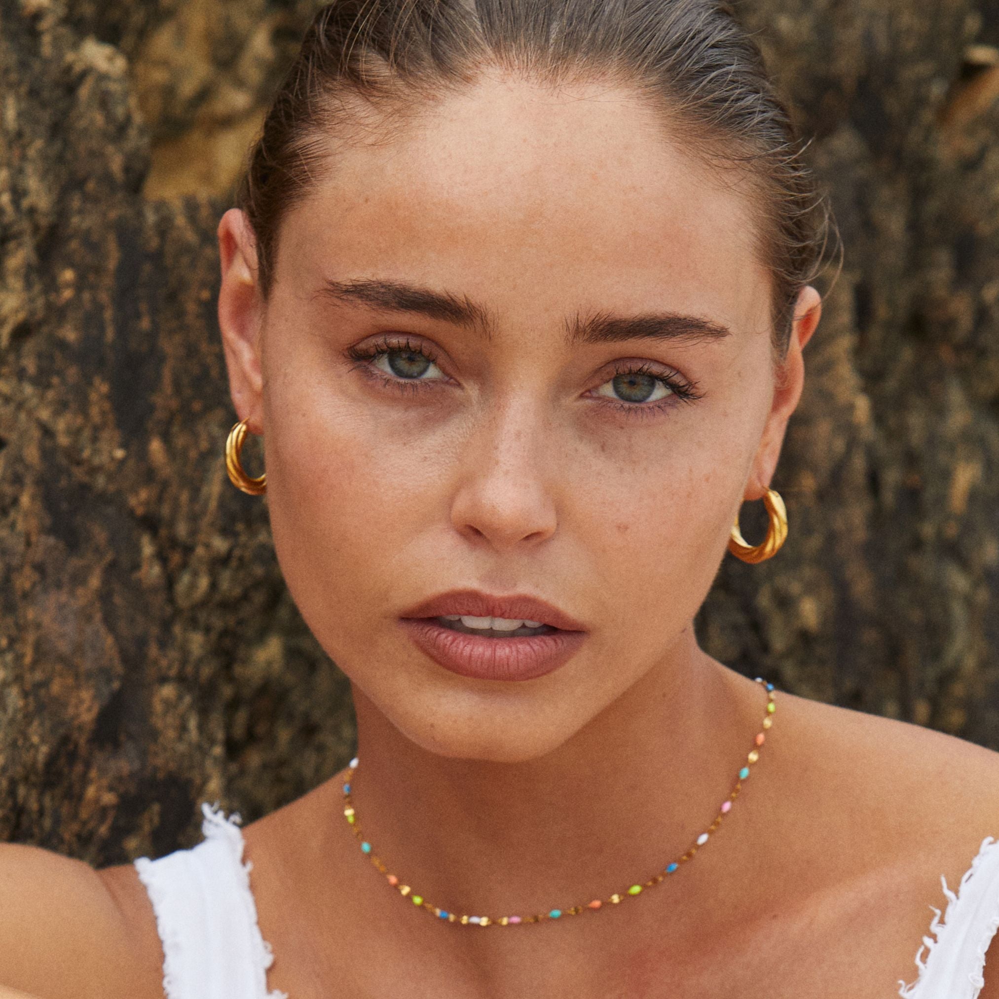 Soléna Choker – Subtle Colourful Elegance with Refined Details