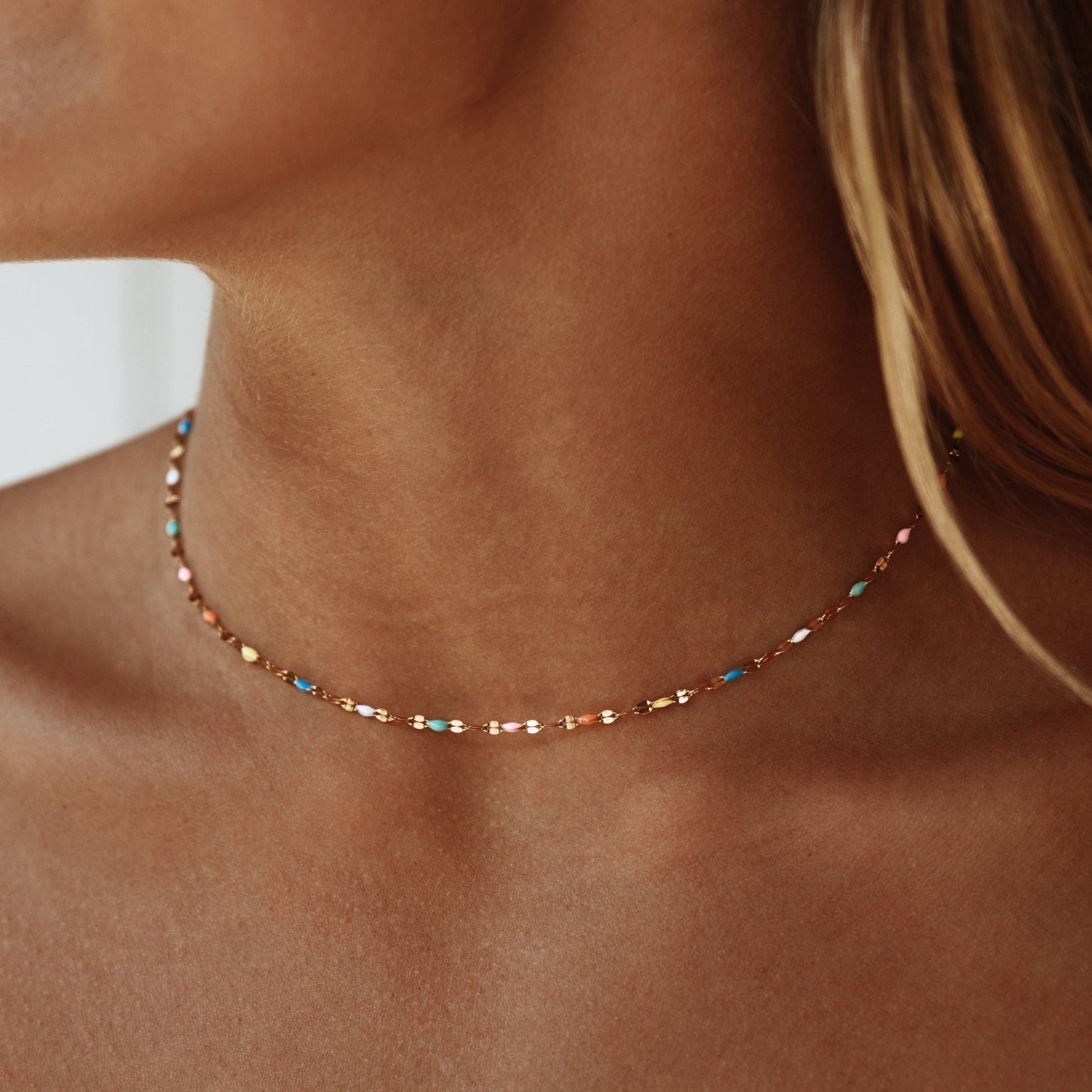 Soléna Choker – Subtle Colourful Elegance with Refined Details